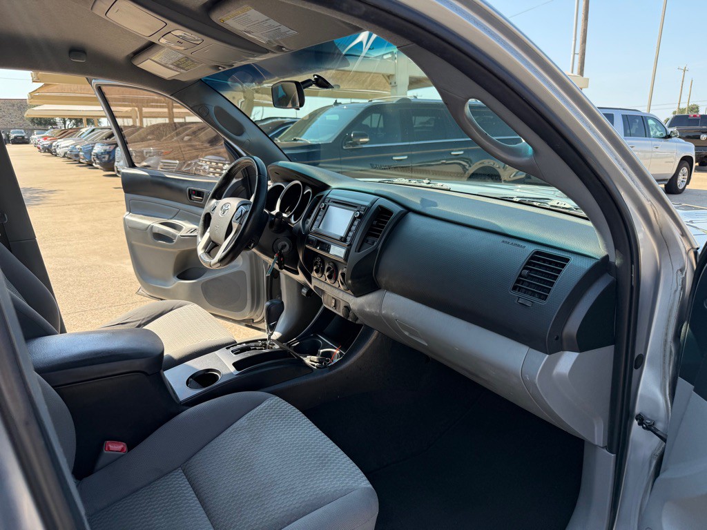 2014 Toyota Tacoma Image 16