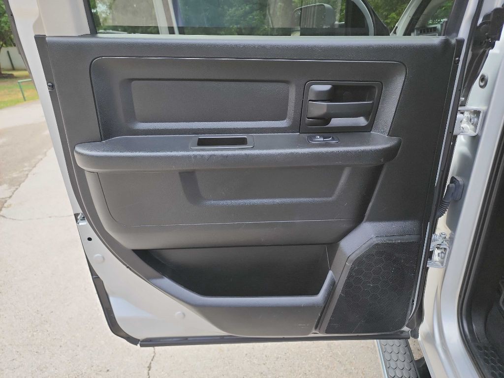 2018 RAM 2500 Image 32
