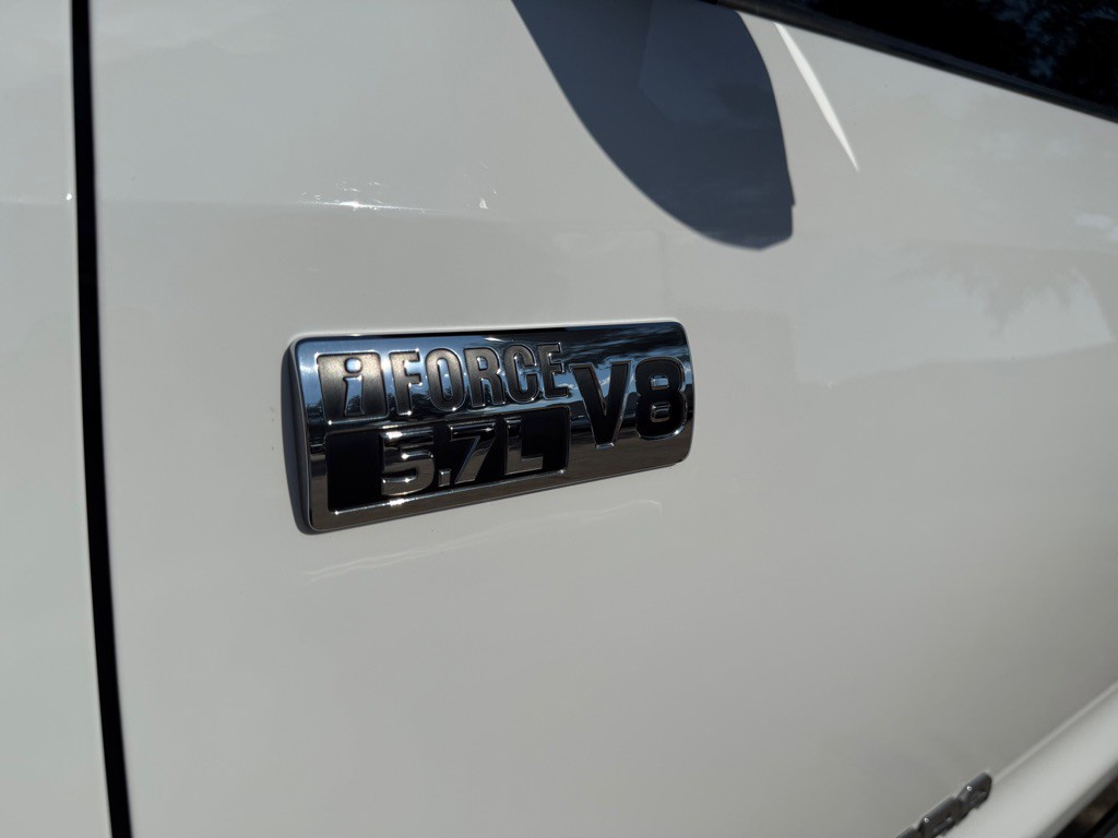 2017 Toyota Tundra Image 12