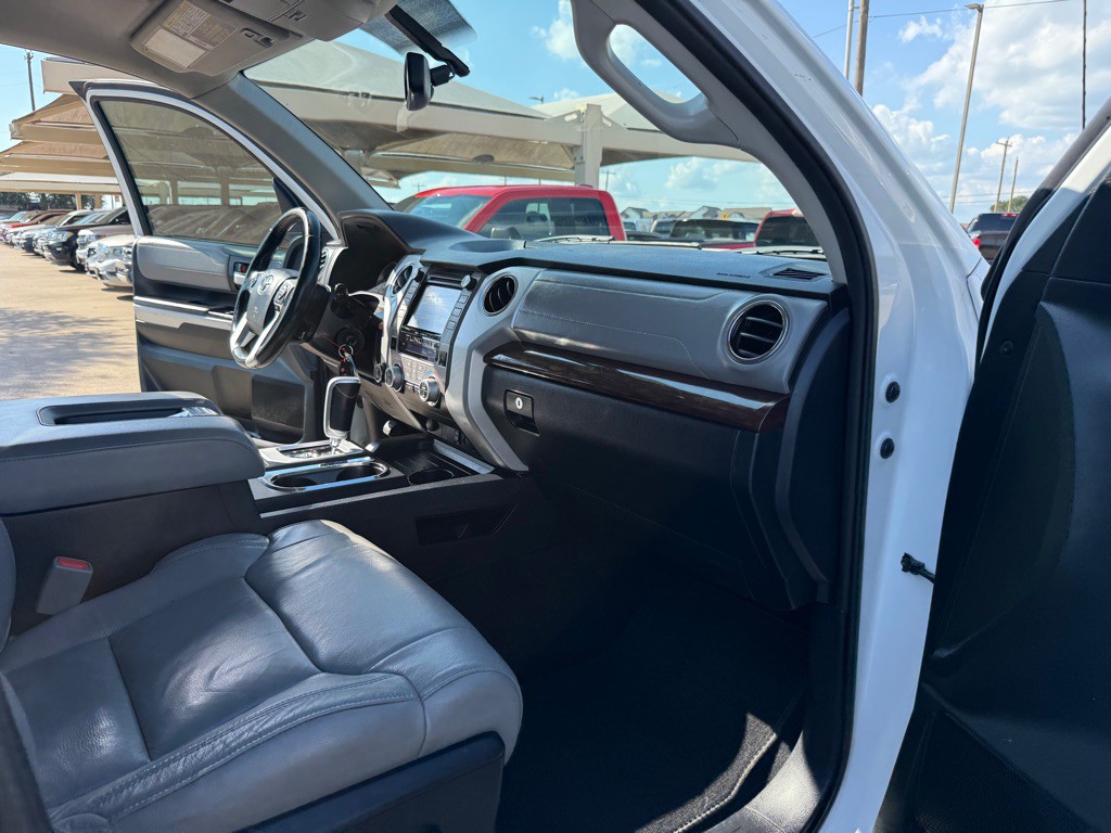 2017 Toyota Tundra Image 17