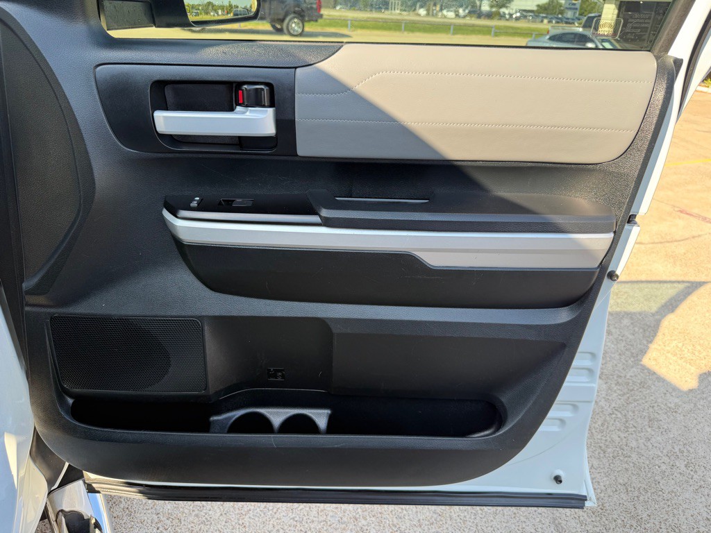 2017 Toyota Tundra Image 25