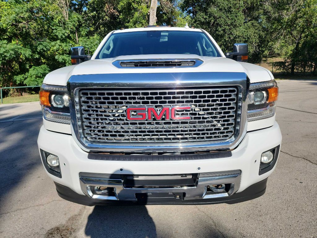 2017 GMC Sierra Image 2