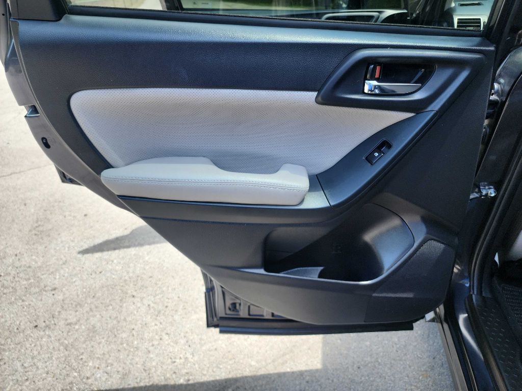 2016 Subaru Forester Image 29