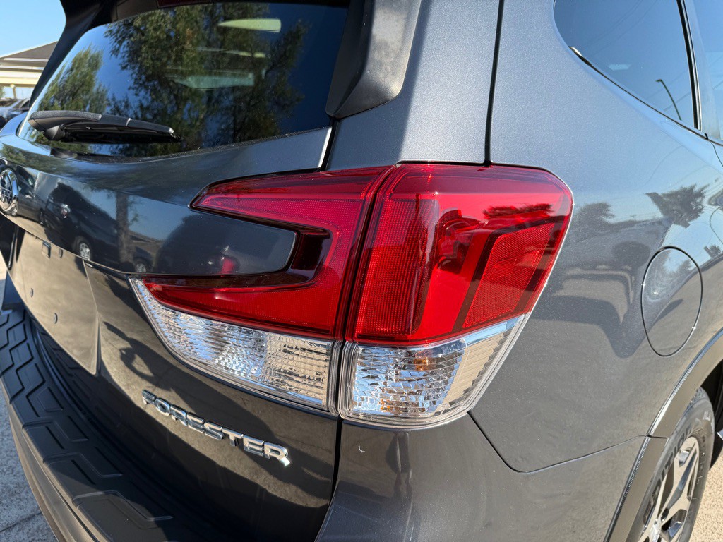 2020 Subaru Forester Image 11