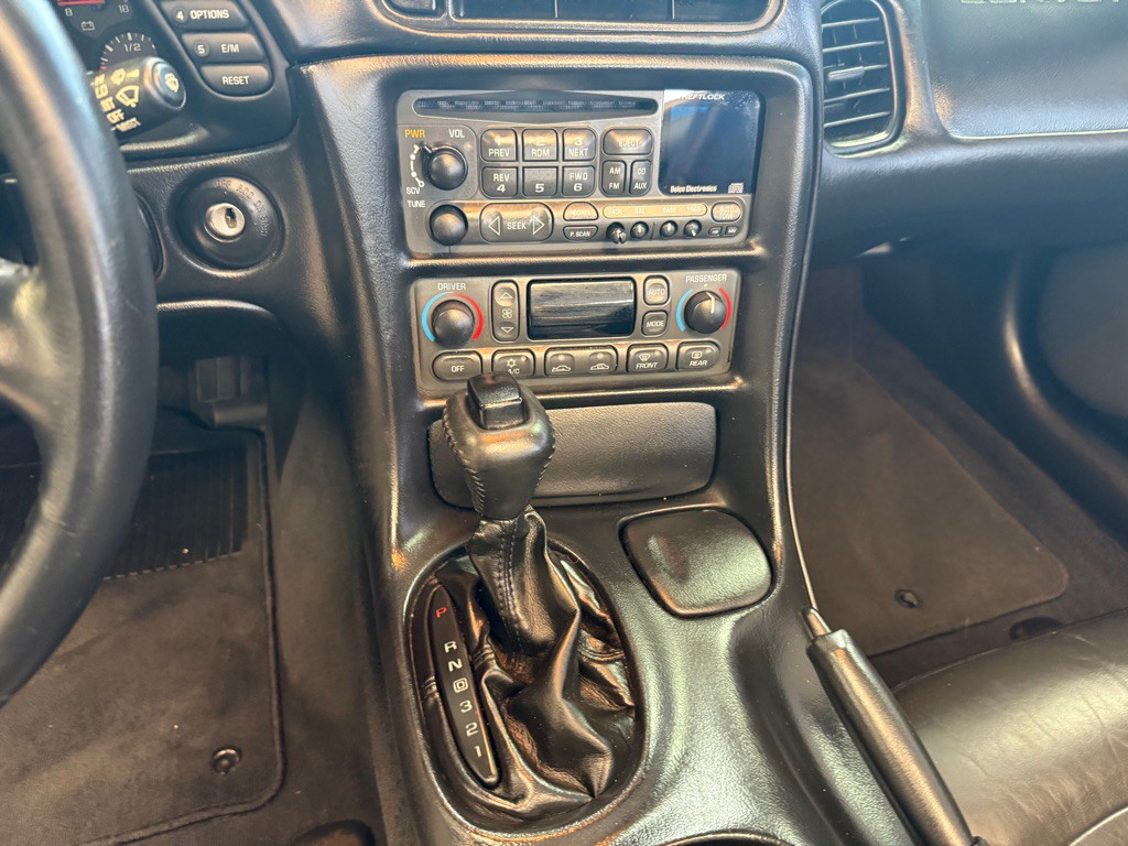 1998 Chevrolet Corvette Image 25