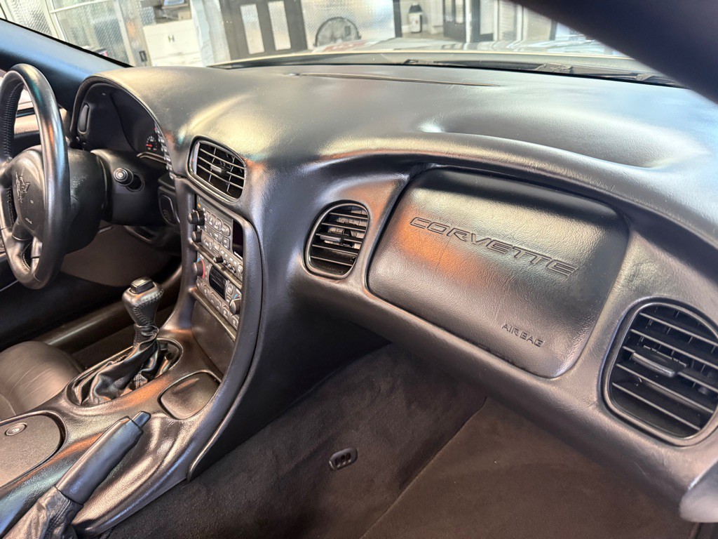 1998 Chevrolet Corvette Image 31