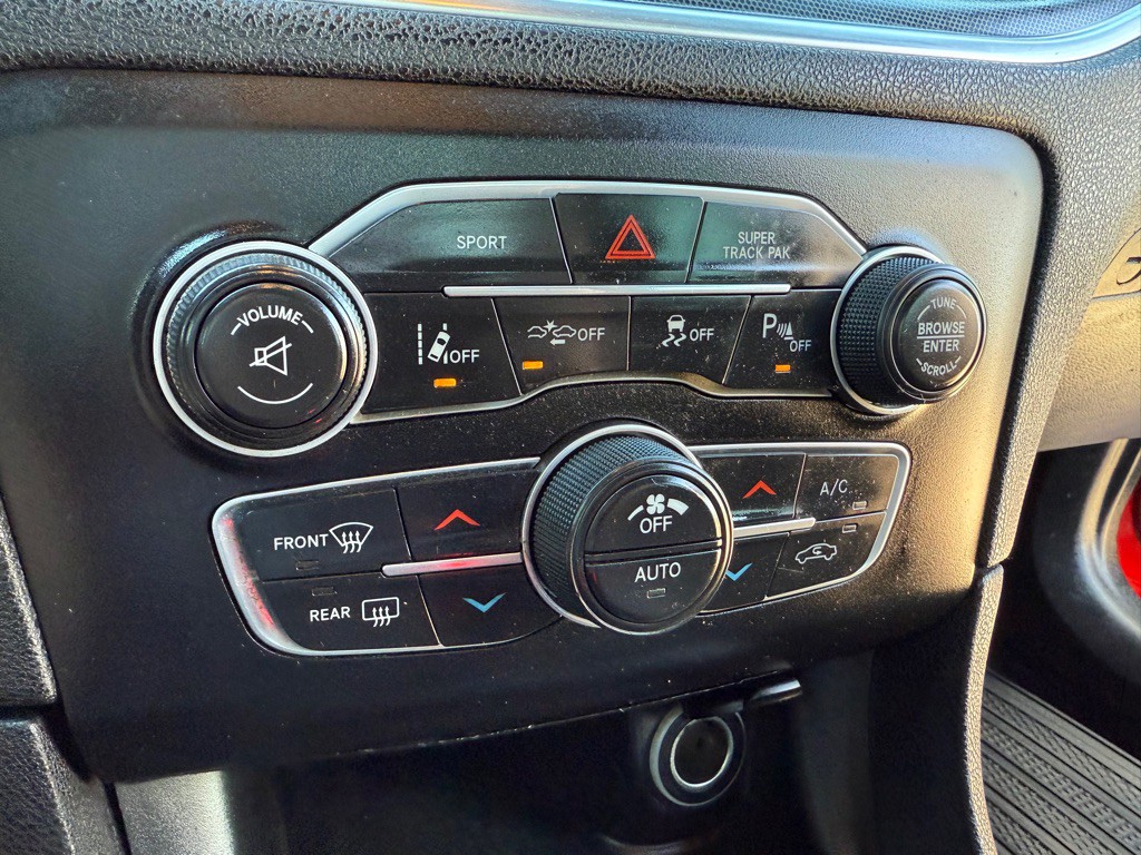 2015 Dodge Charger Image 29