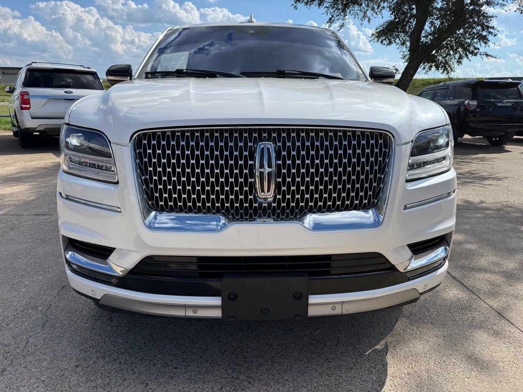 2019 Lincoln Navigator Image 2