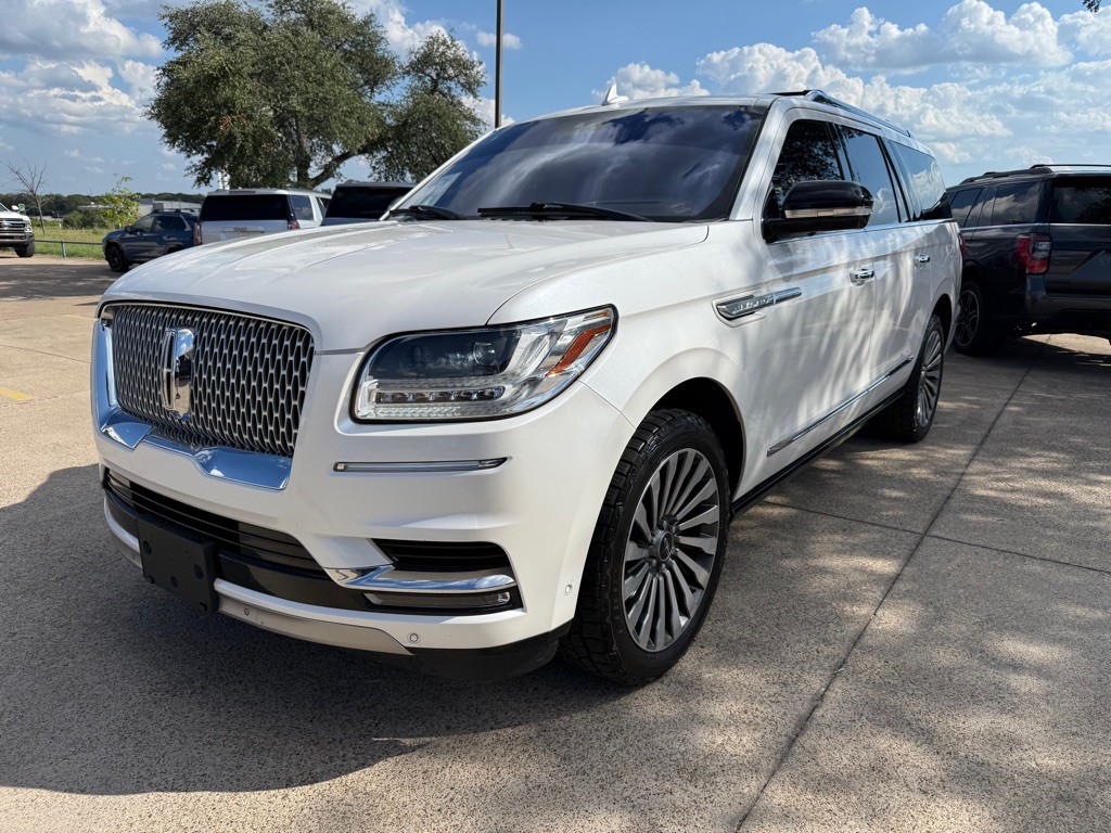 2019 Lincoln Navigator Image 3