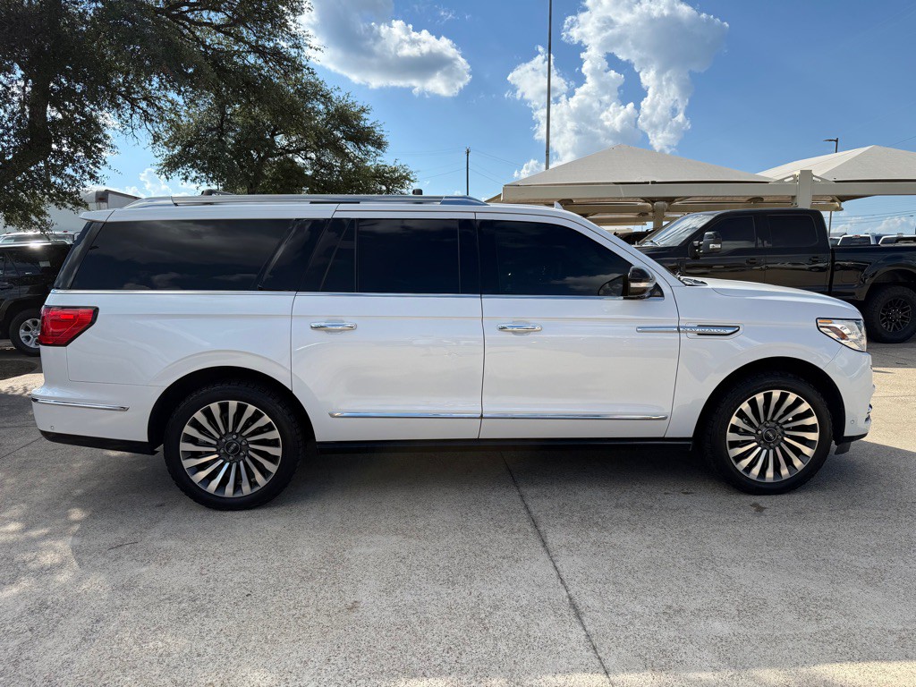 2019 Lincoln Navigator Image 8