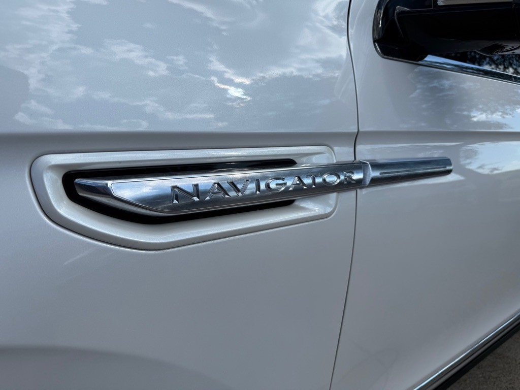 2019 Lincoln Navigator Image 10
