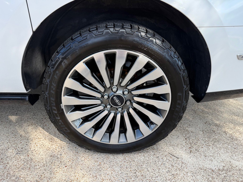 2019 Lincoln Navigator Image 13