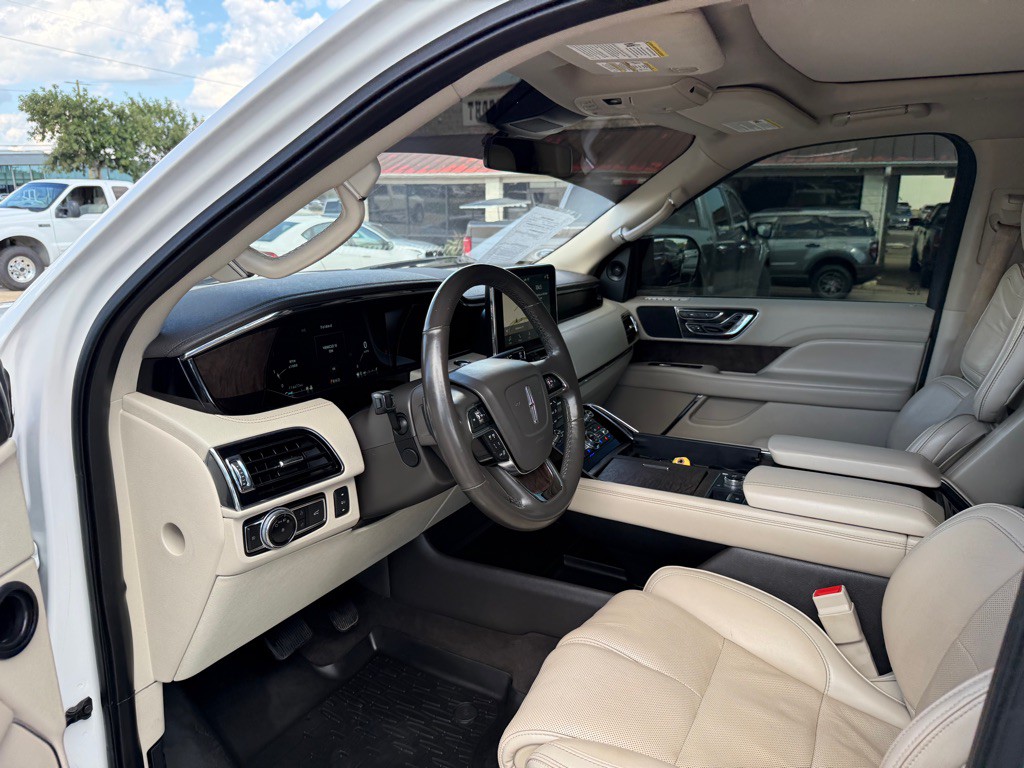 2019 Lincoln Navigator Image 14