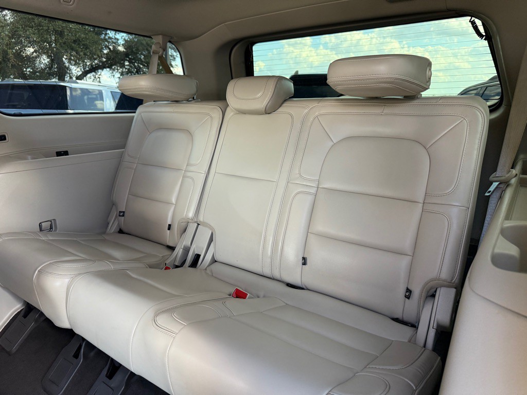 2019 Lincoln Navigator Image 16