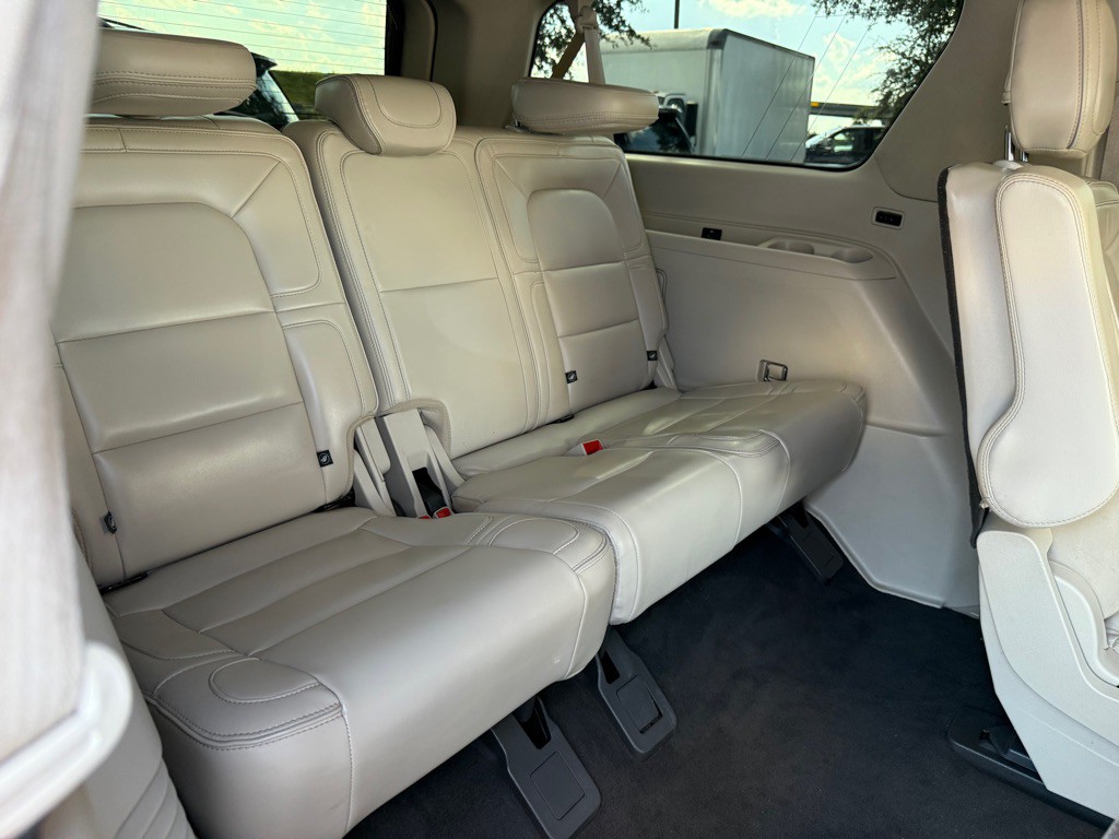 2019 Lincoln Navigator Image 19