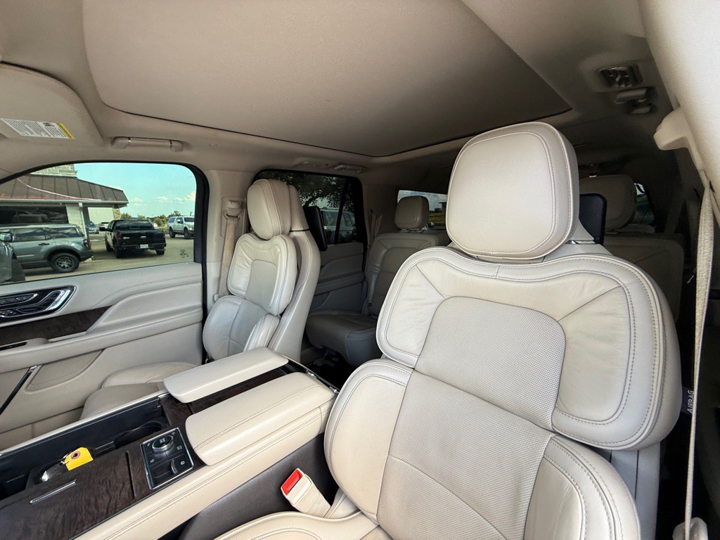 2019 Lincoln Navigator Image 20