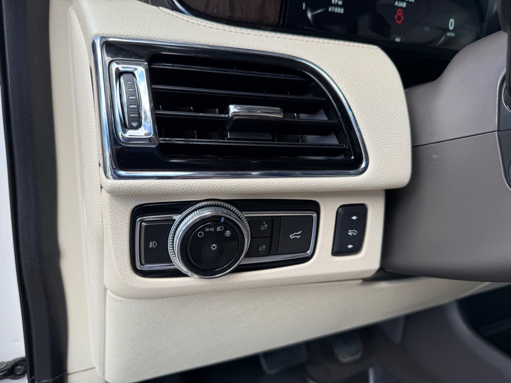 2019 Lincoln Navigator Image 21