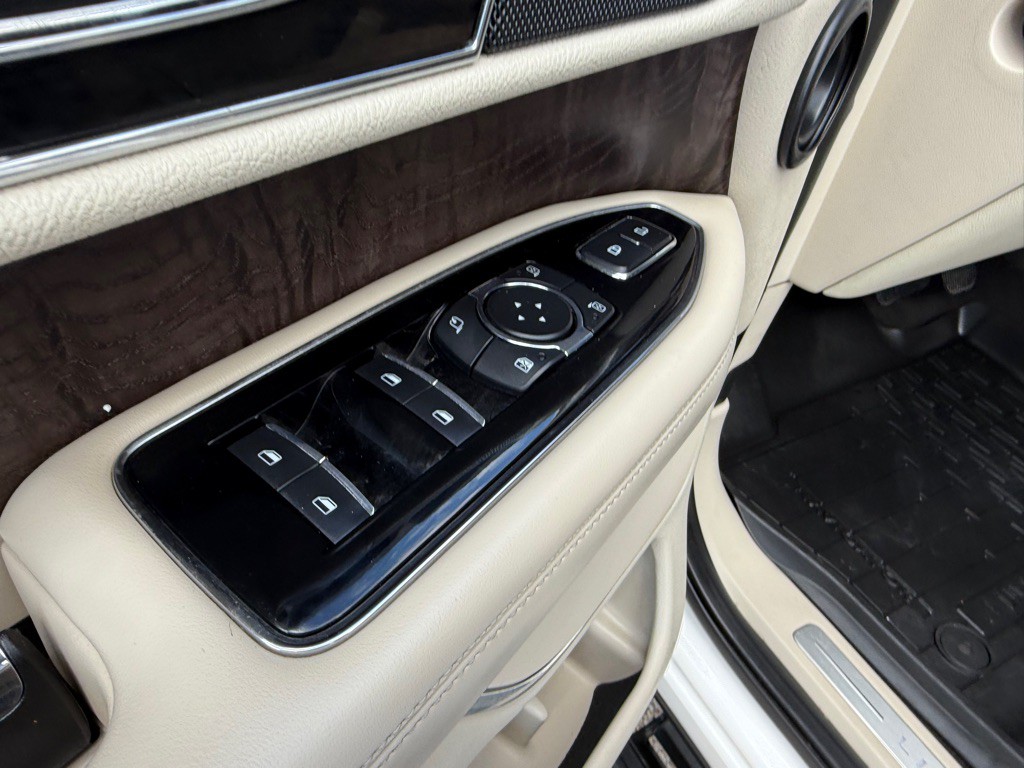 2019 Lincoln Navigator Image 22