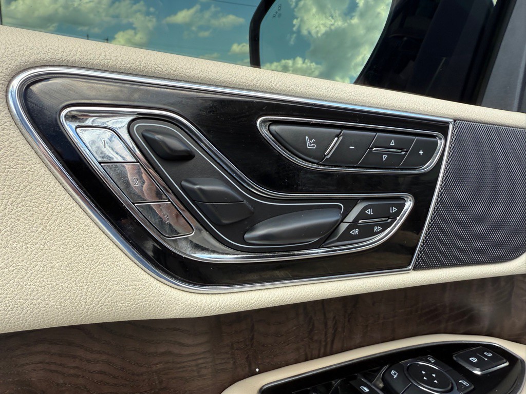 2019 Lincoln Navigator Image 23