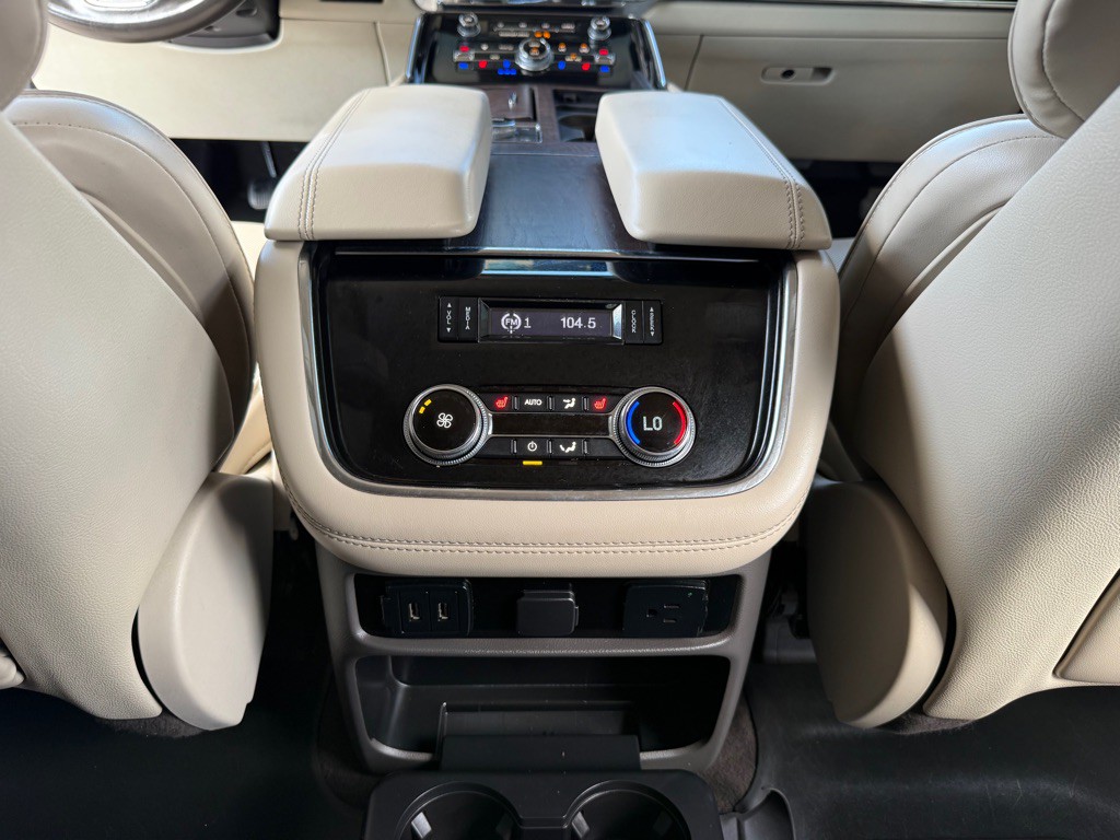 2019 Lincoln Navigator Image 24