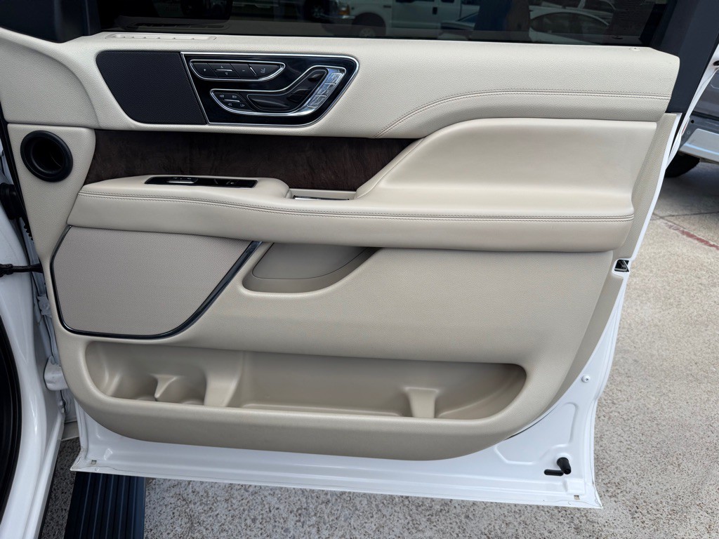 2019 Lincoln Navigator Image 26