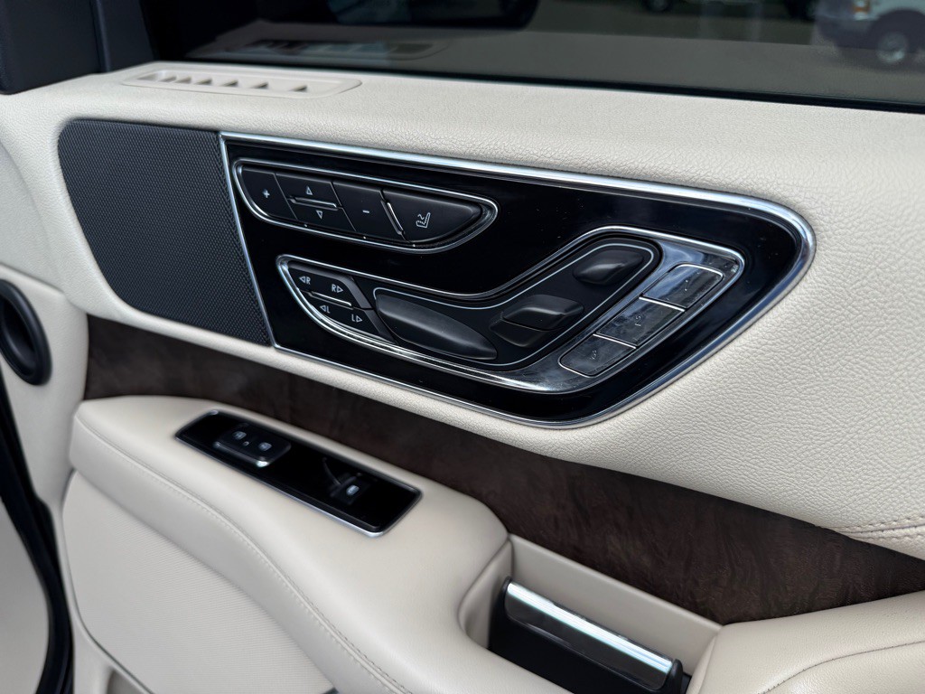 2019 Lincoln Navigator Image 27
