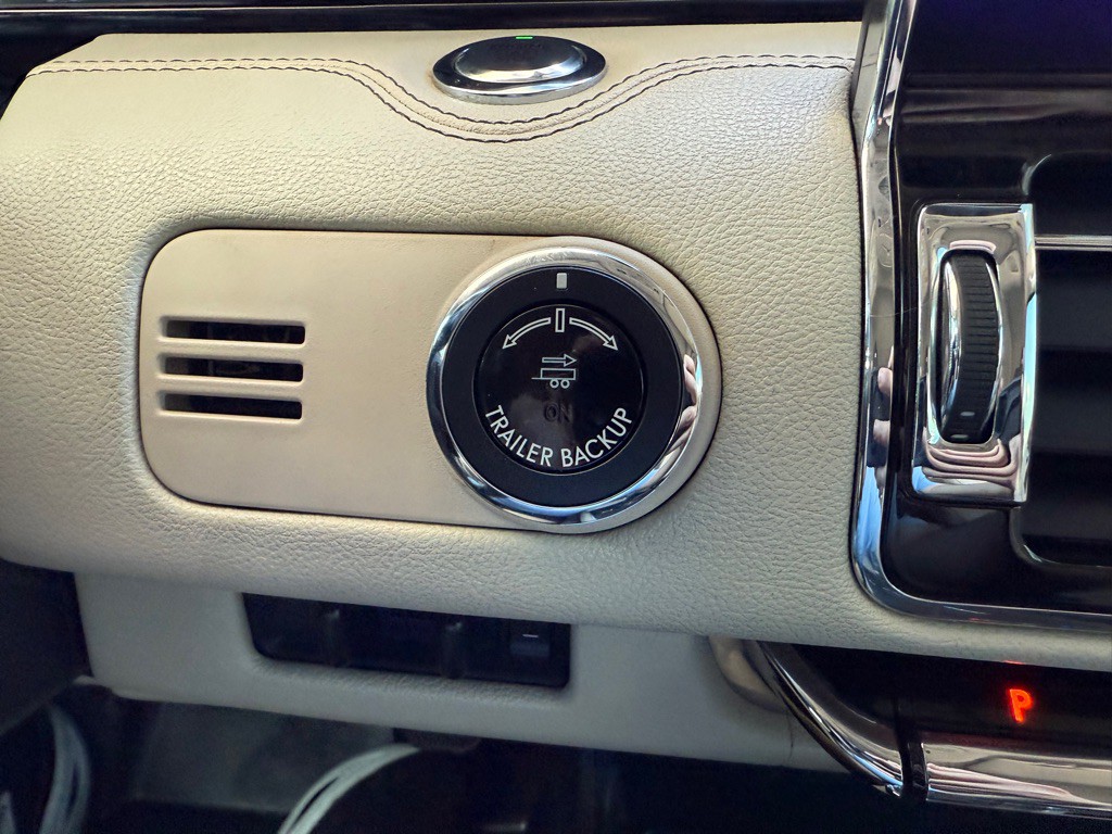 2019 Lincoln Navigator Image 32