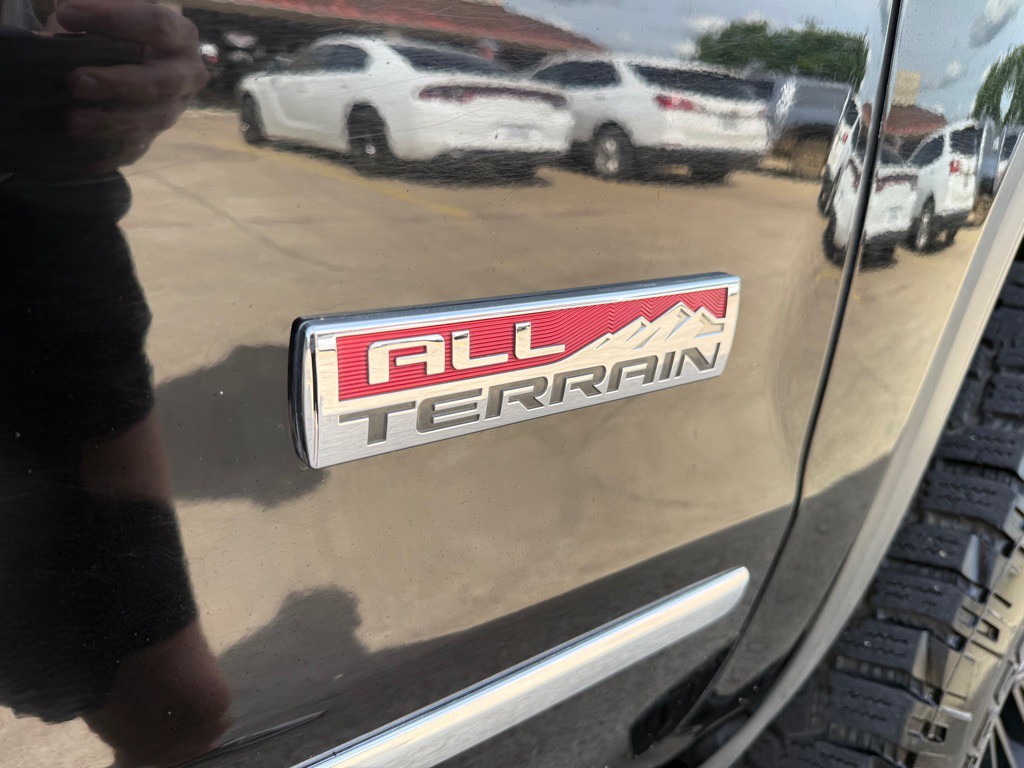 2015 GMC Sierra Image 9