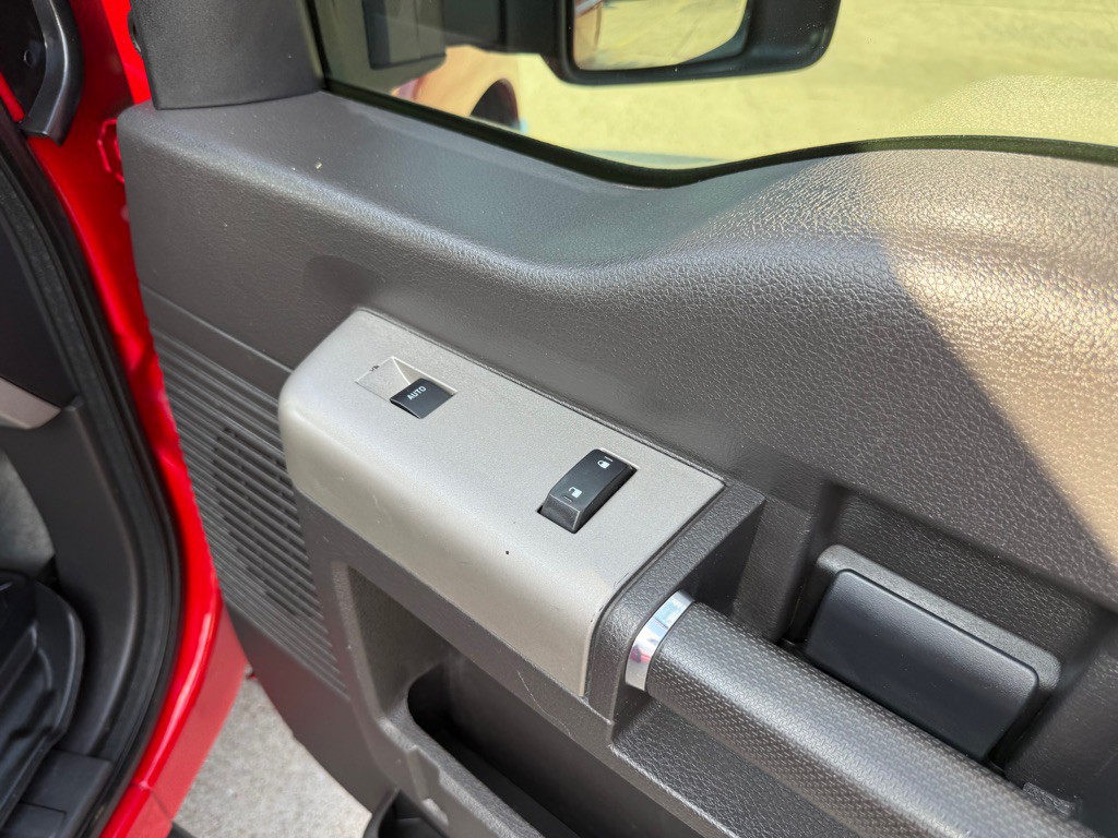 2015 Ford F-350 Image 30