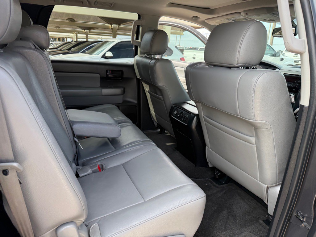 2012 Toyota Sequoia Image 18