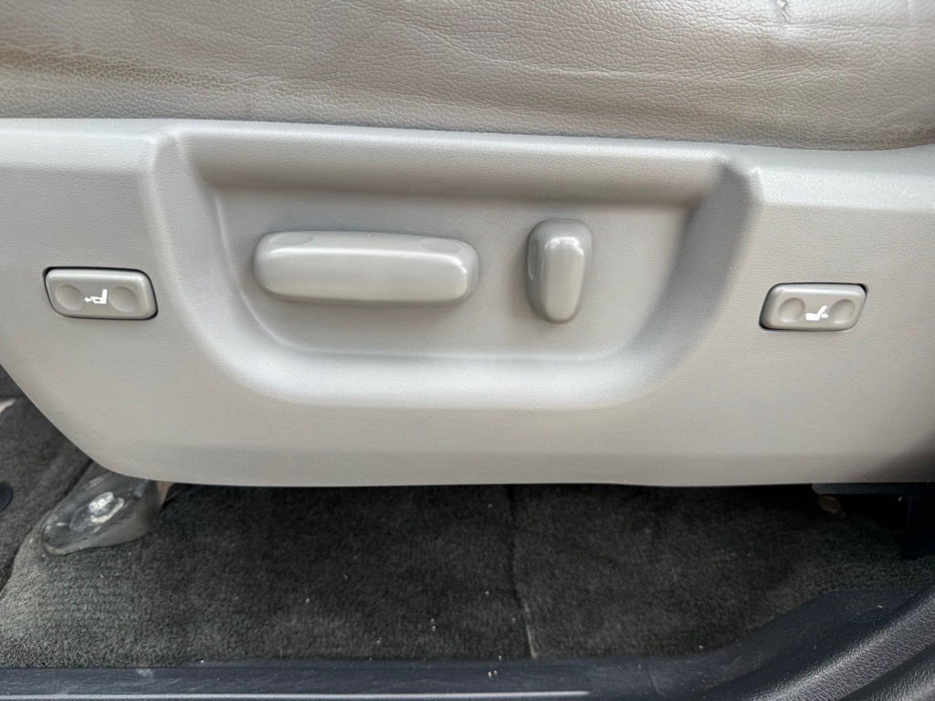 2012 Toyota Sequoia Image 21