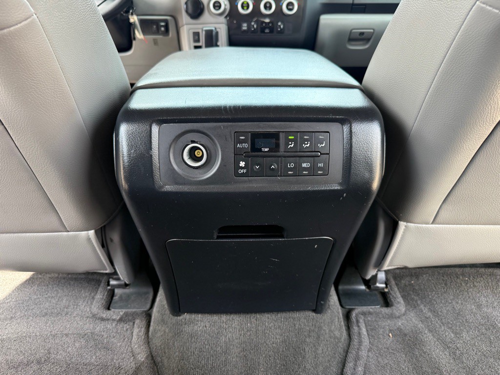 2012 Toyota Sequoia Image 24