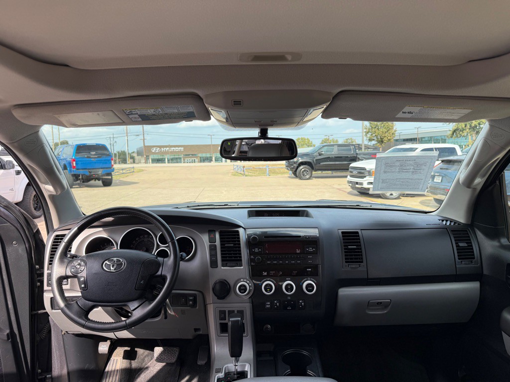 2012 Toyota Sequoia Image 25