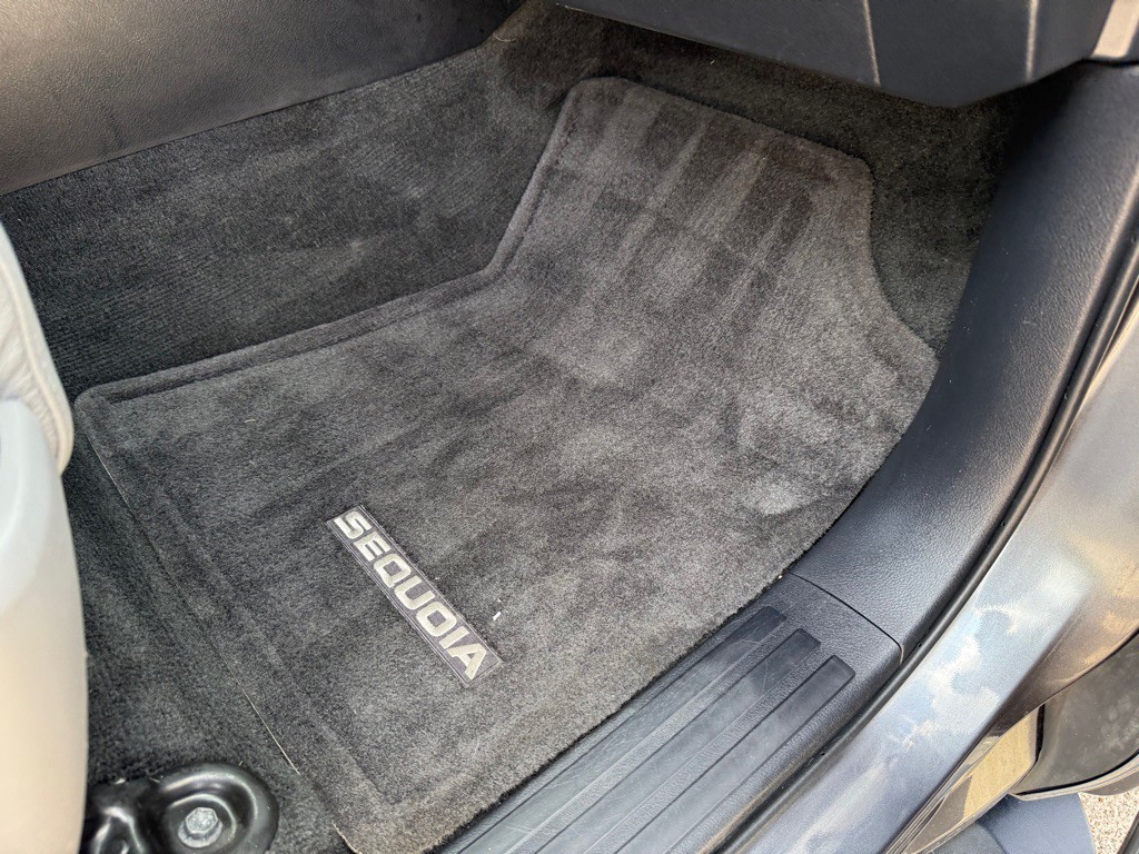 2012 Toyota Sequoia Image 27