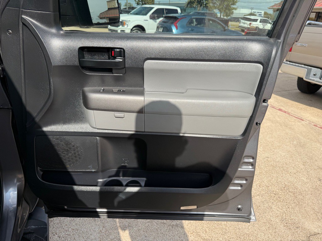 2012 Toyota Sequoia Image 28