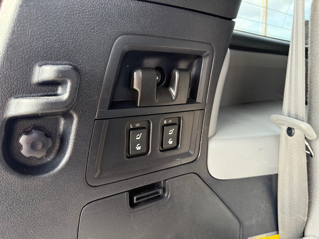 2012 Toyota Sequoia Image 30