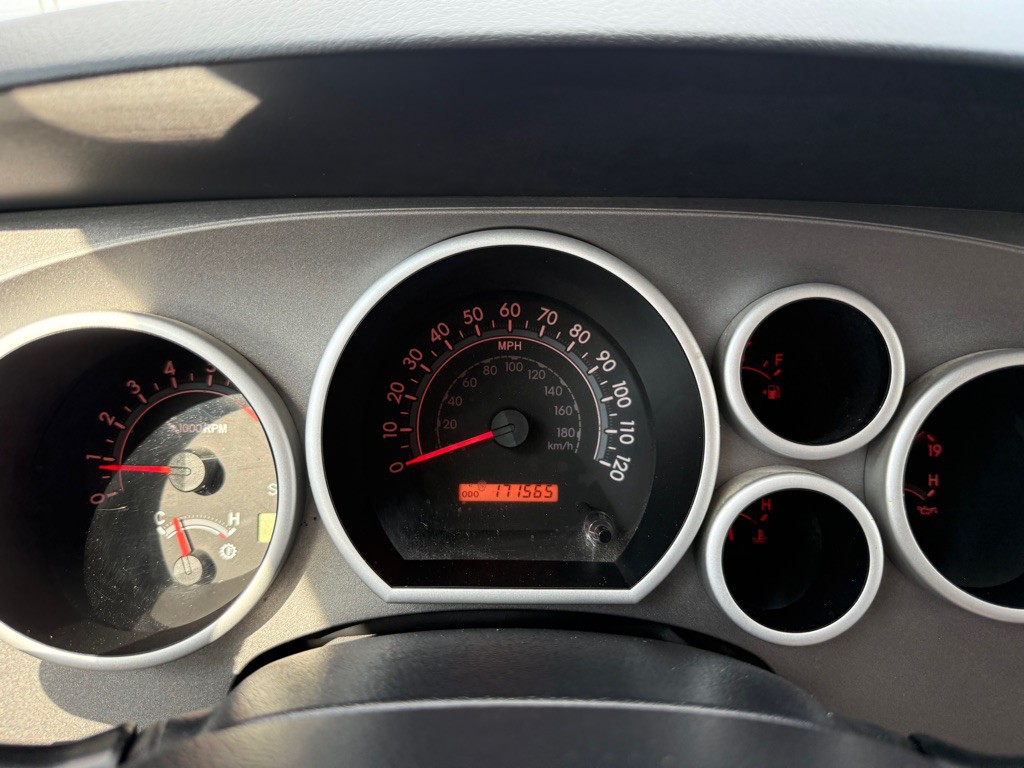 2012 Toyota Sequoia Image 31