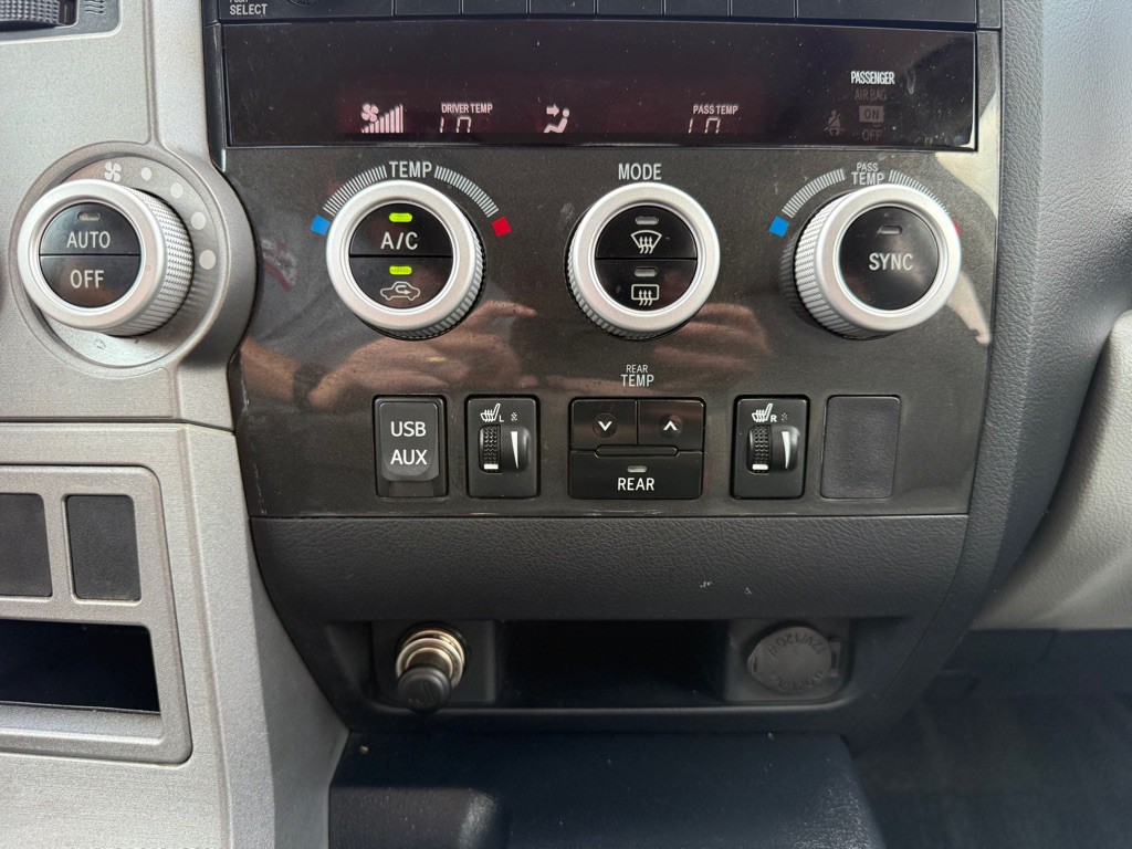 2012 Toyota Sequoia Image 35