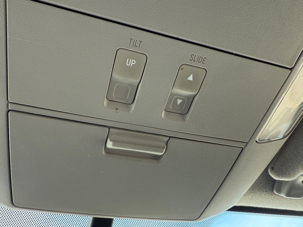 2012 Toyota Sequoia Image 38