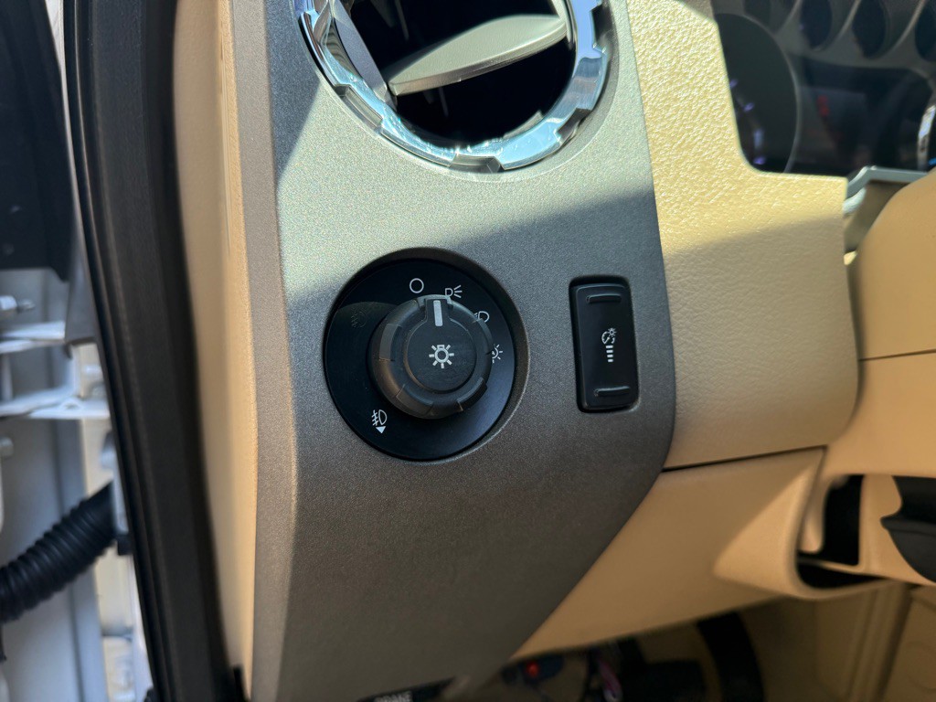 2011 Ford F-350 Image 28