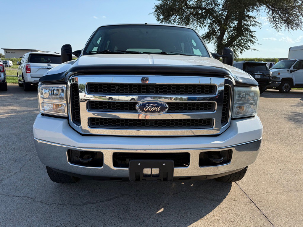 2005 Ford Excursion Image 2