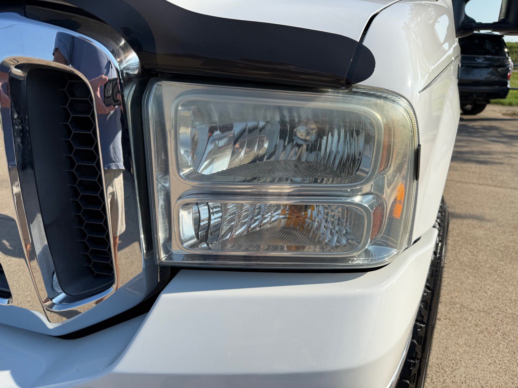 2005 Ford Excursion Image 11