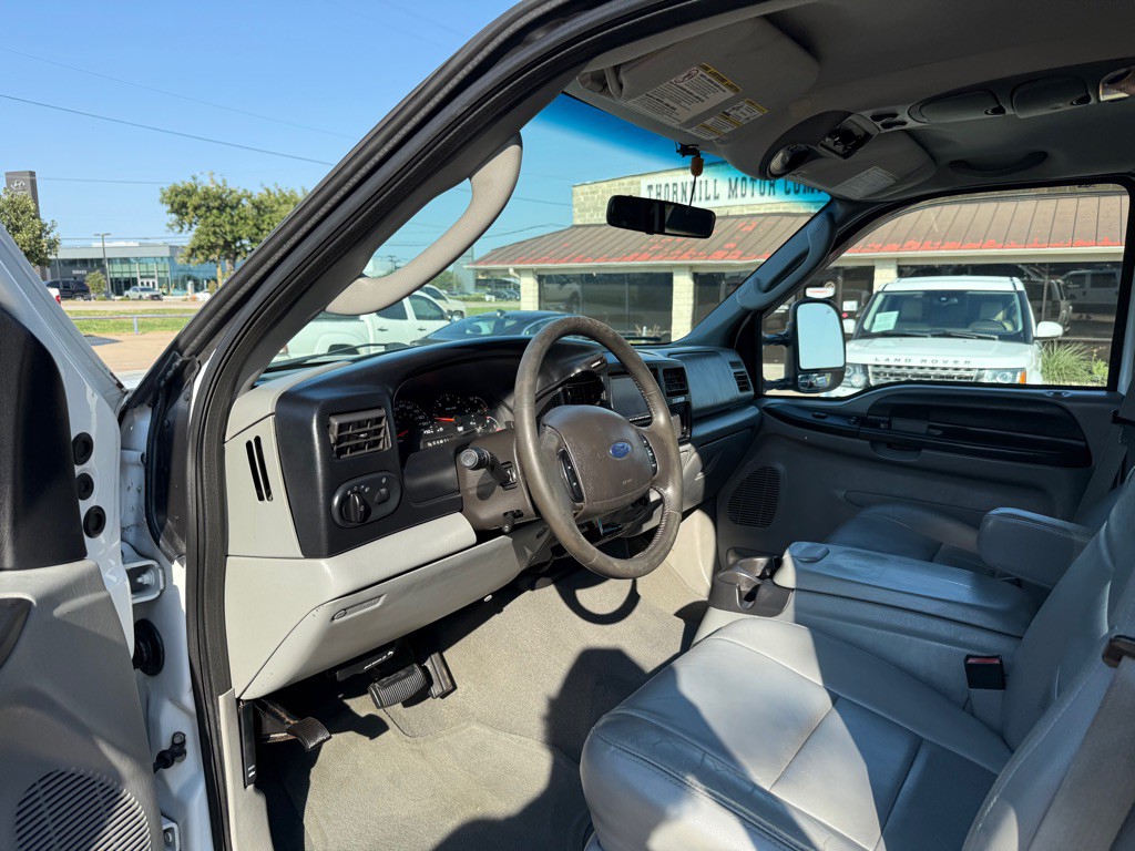 2005 Ford Excursion Image 14