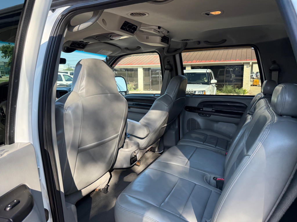 2005 Ford Excursion Image 15
