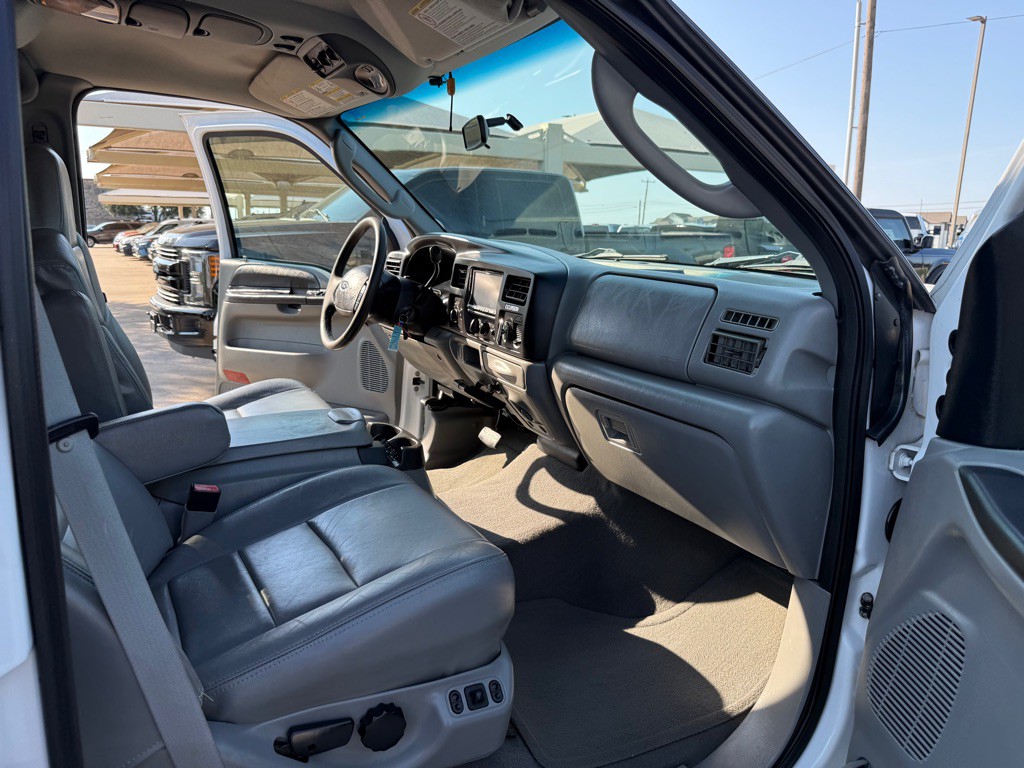 2005 Ford Excursion Image 17