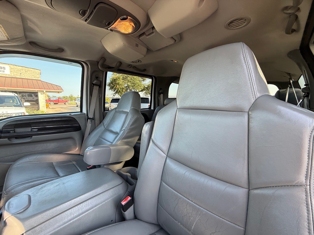 2005 Ford Excursion Image 20