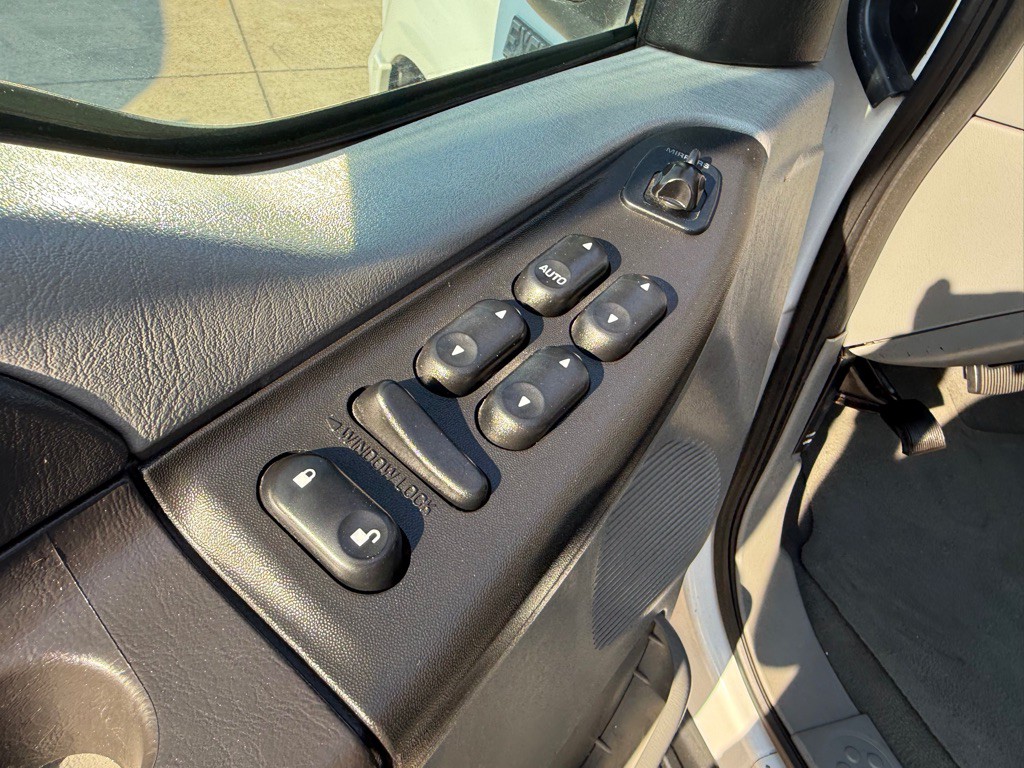 2005 Ford Excursion Image 23