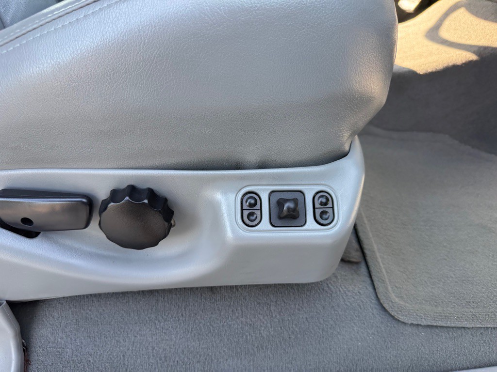 2005 Ford Excursion Image 24