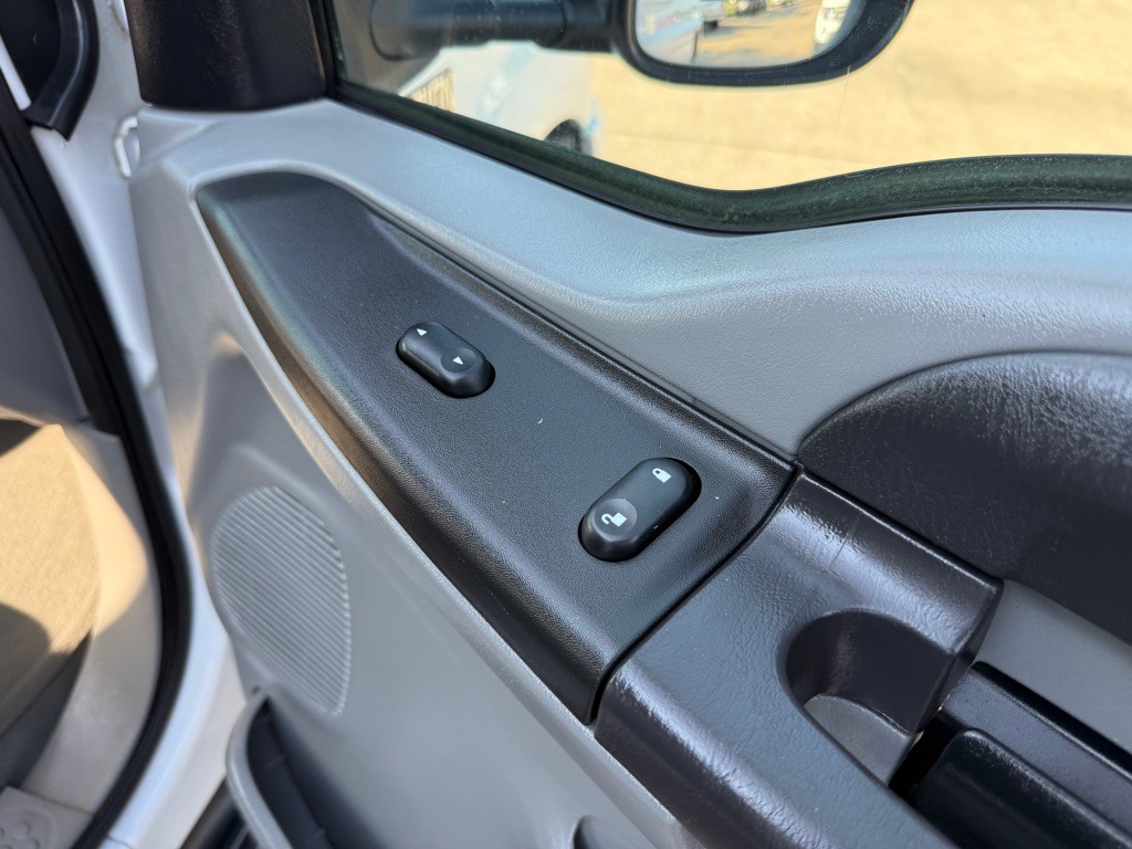 2005 Ford Excursion Image 27