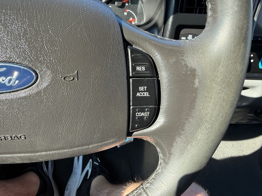 2005 Ford Excursion Image 31